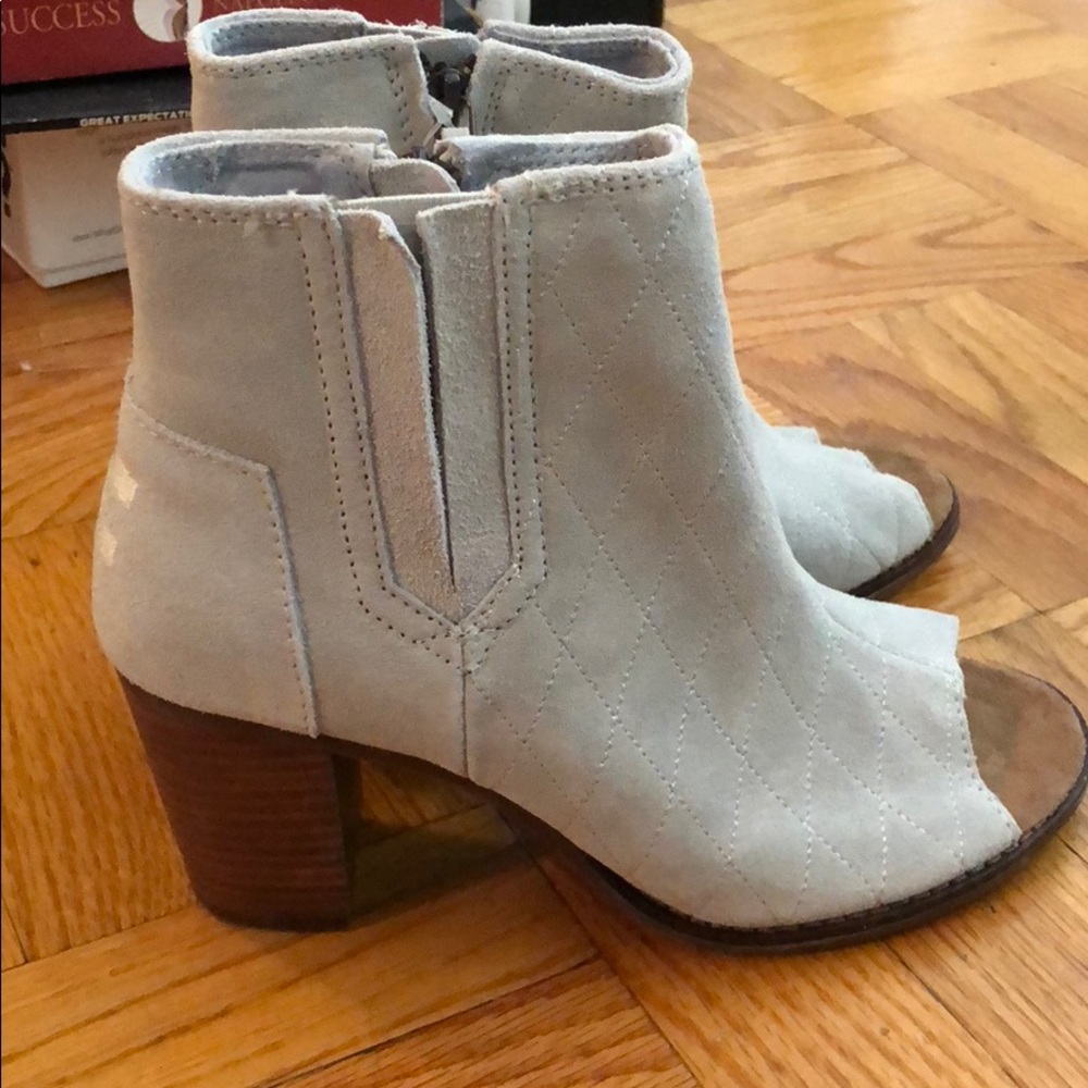Brand new Toms